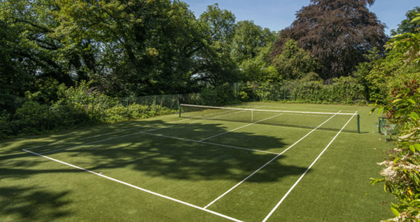 Luxury Cottages with Tennis Courts