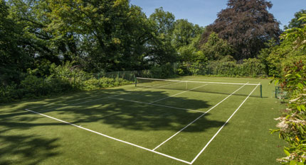 Luxury Cottages with Tennis Courts