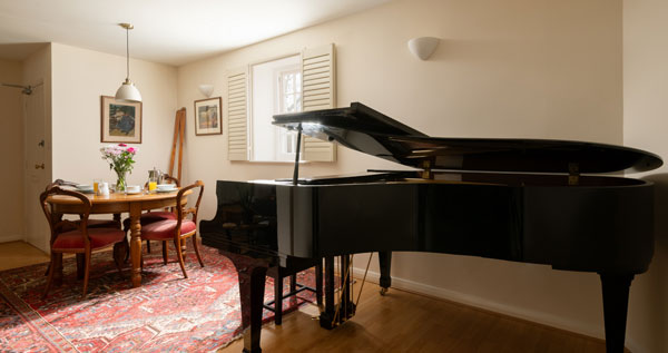 Luxury cottages with a piano 
