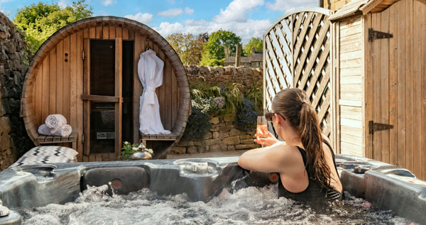 Cottage with Hot Tub and Sauna