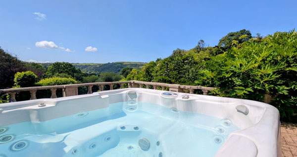 Dog friendly luxury cottages with hot tubs